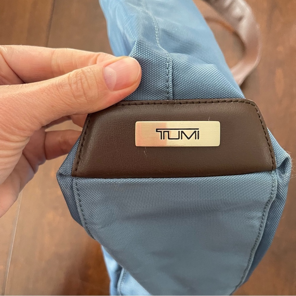 TUMI Nylon and Leather Shoulder Bag Light Blue Brown - Picture 2 of 8